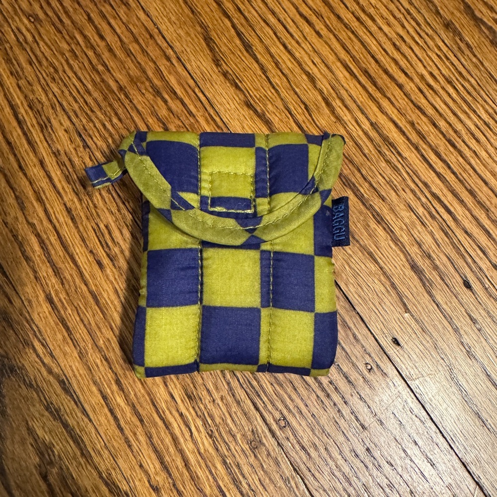 BAGGU Navy Checkered Puffy Earbud Case